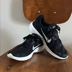 Nike Flex Men’s Black and White Sneakers